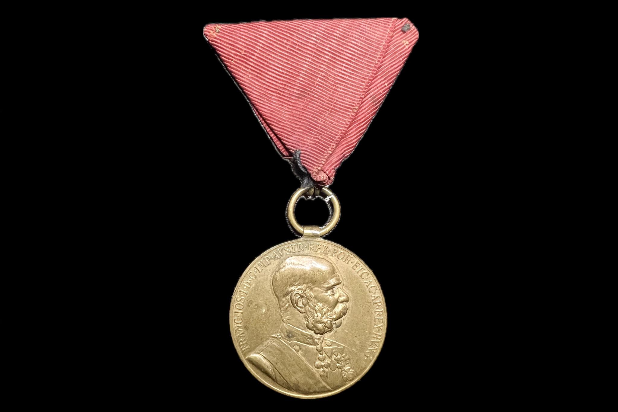 Ferenc József Jubileumi emlékérem a Fegyveres Erő számára 