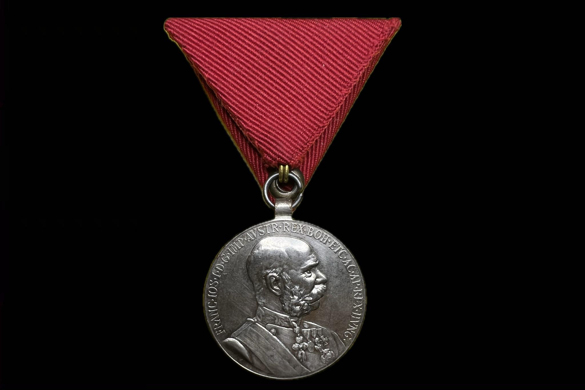 Ferenc József Jubileumi emlékérem a Fegyveres Erő számára (jelzés nélkül)