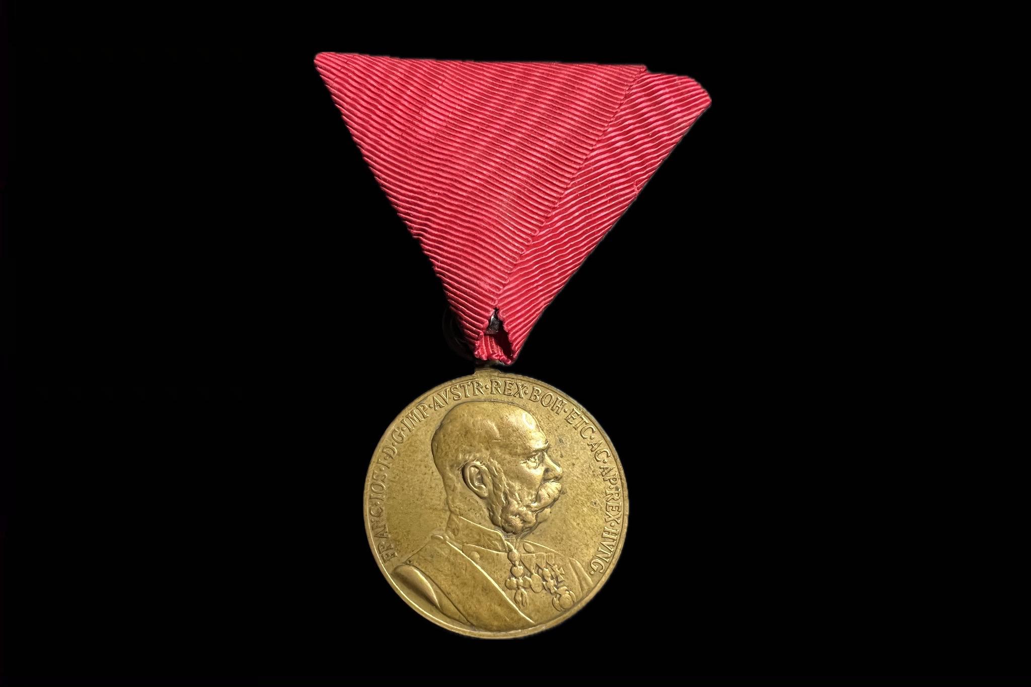 Ferenc József Jubileumi emlékérem a Fegyveres Erő számára 