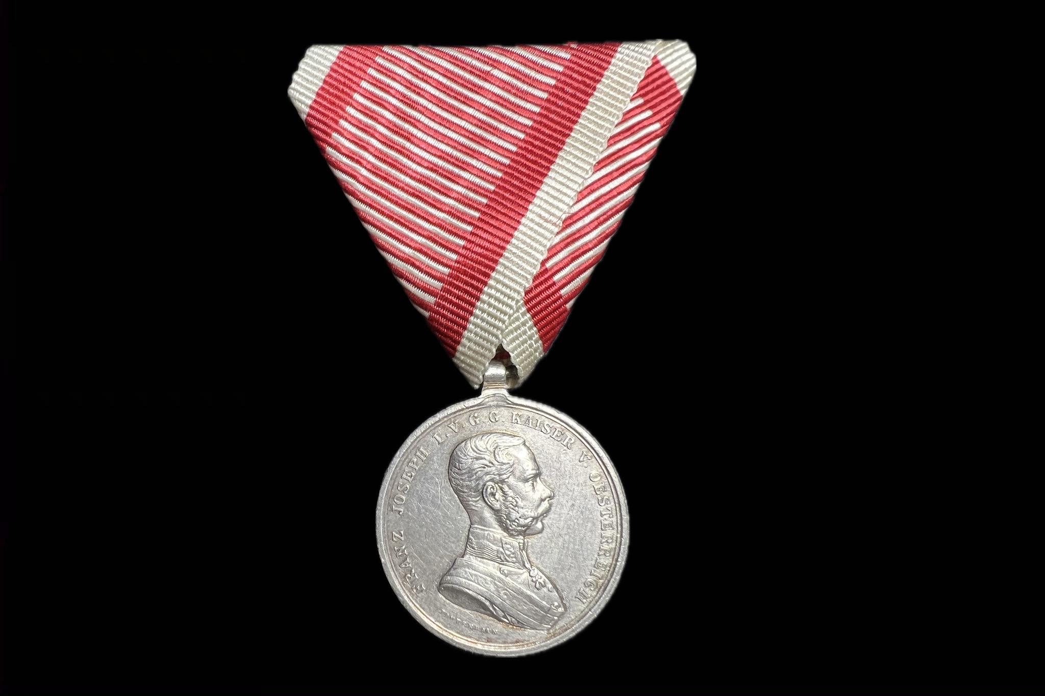 Ferenc József Vitézségi ezust (jelzett A) érem II.osztály mellszalagon 