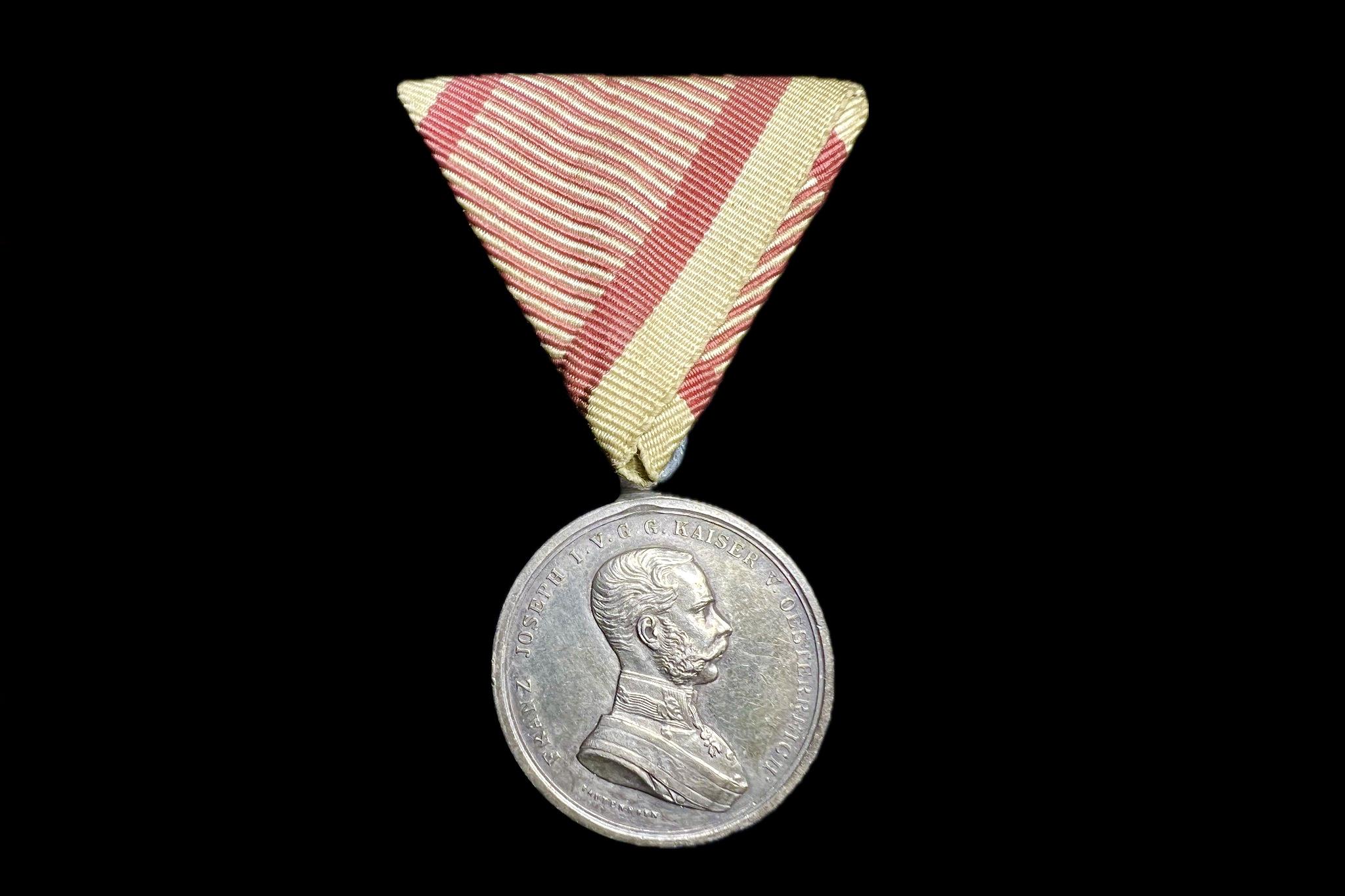 Ferenc József Vitézségi ezust érem II.osztály mellszalagon