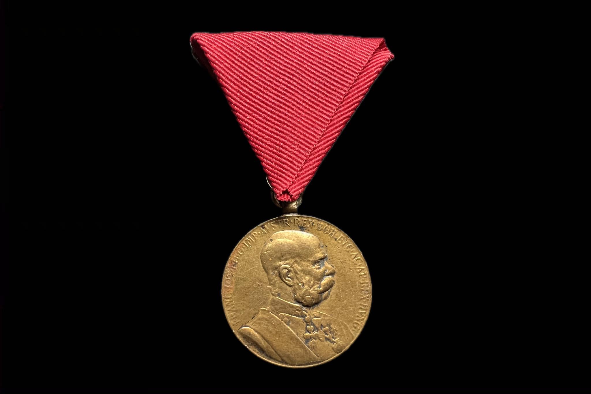 Ferenc József Jubileumi emlékérem a Fegyveres Erő számára 