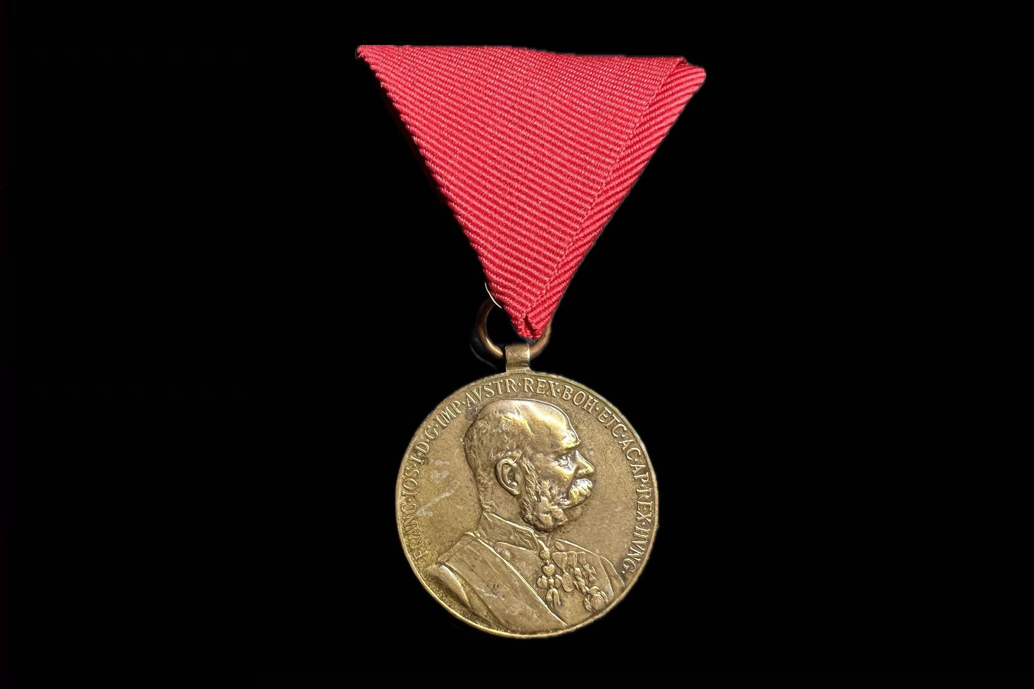 Ferenc József Jubileumi emlékérem a Fegyveres Erő számára 