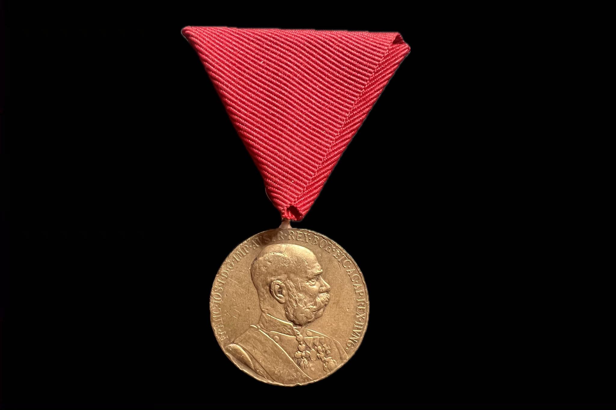 Ferenc József Jubileumi emlékérem a Fegyveres Erő számára 