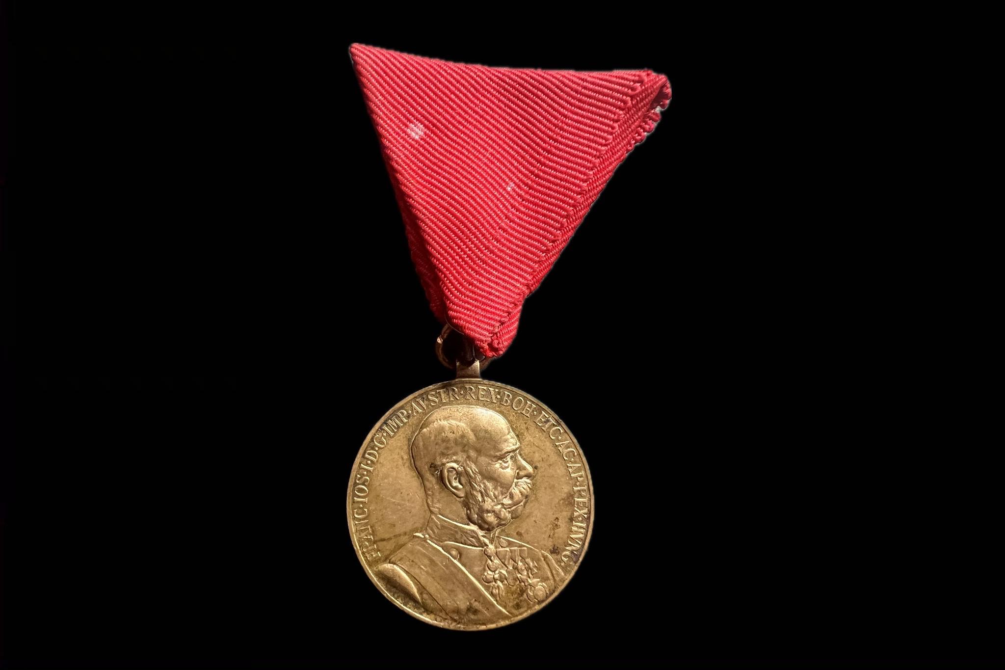 Ferenc József Jubileumi emlékérem a Fegyveres Erő számára