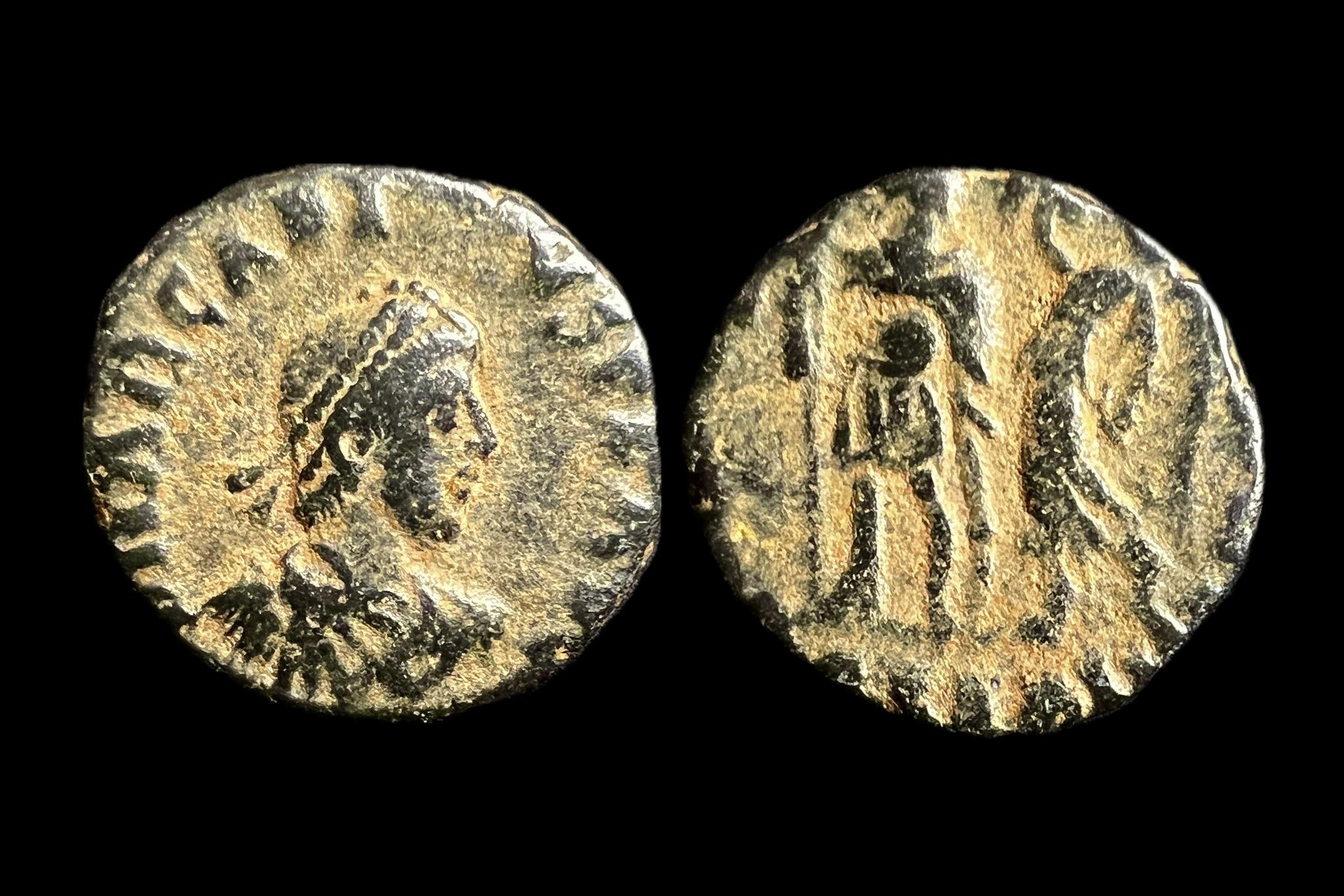 Arcadius (395-401) AE RIC X75 (sivatagi homok lerakódás)