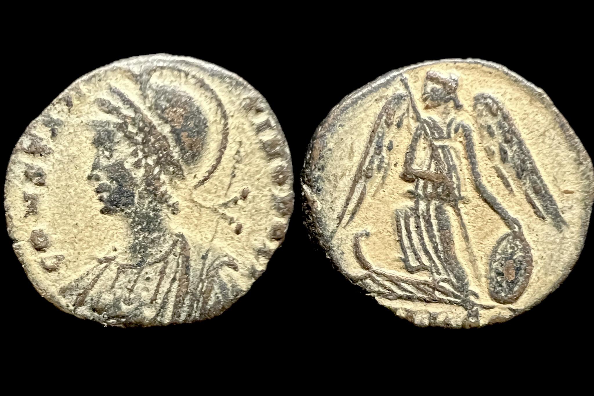 I. Constantine (i.sz.306-337) Flavius Valerius Constantinus AE RIC VII 543