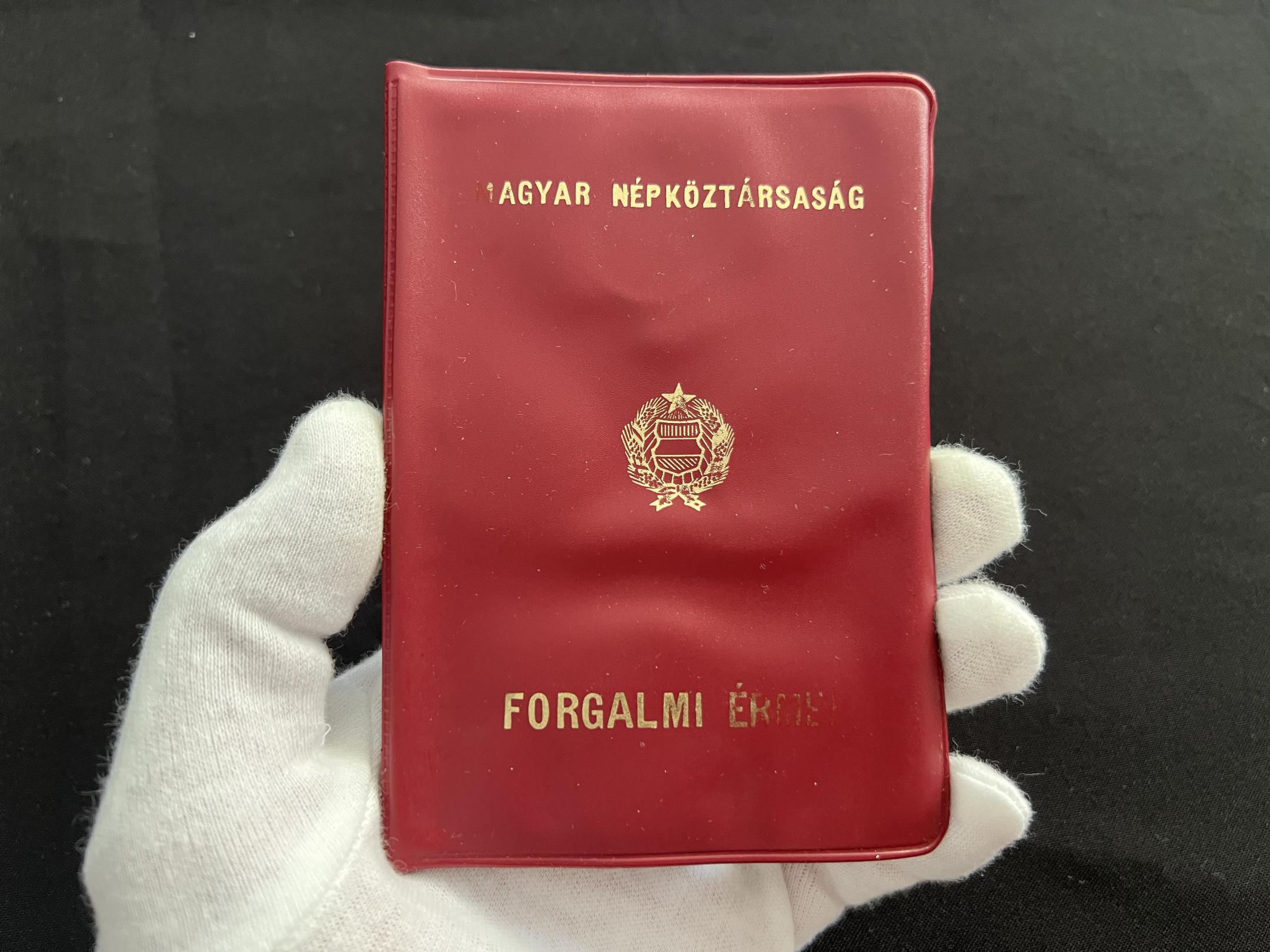 Műbőrtokos forgalmi sor ( 1982 ) piros 