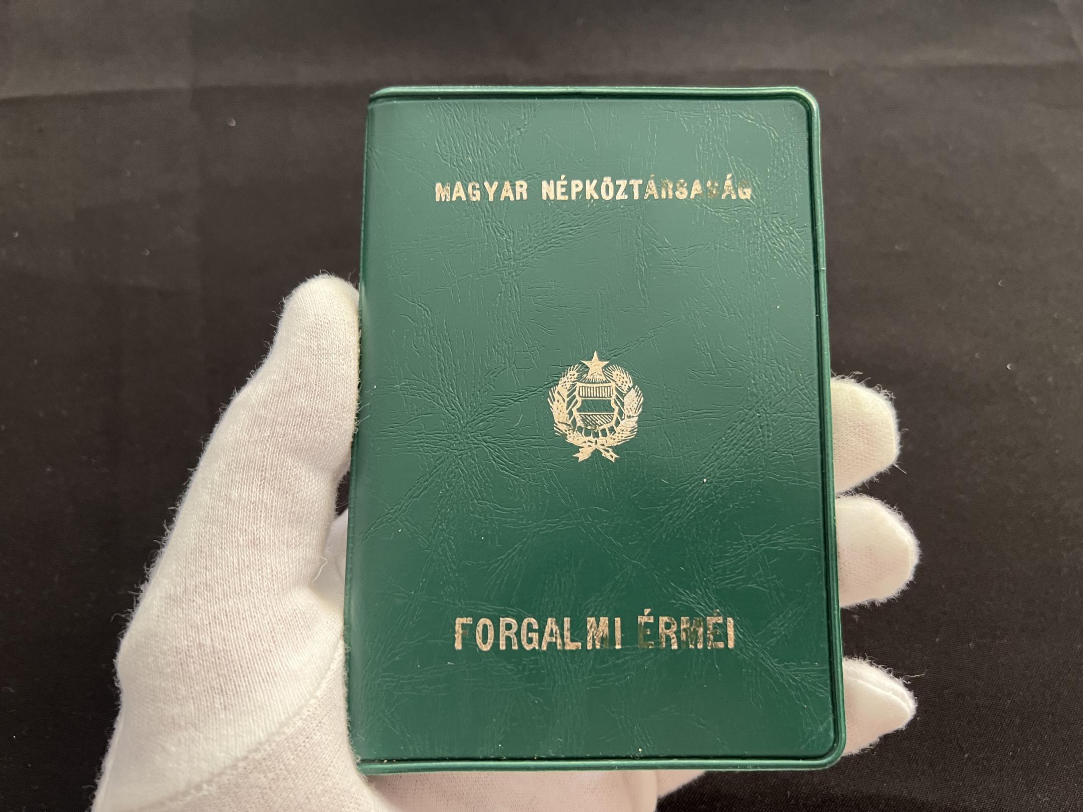 Műbőrtokos forgalmi sor ( 1977 ) zöld 