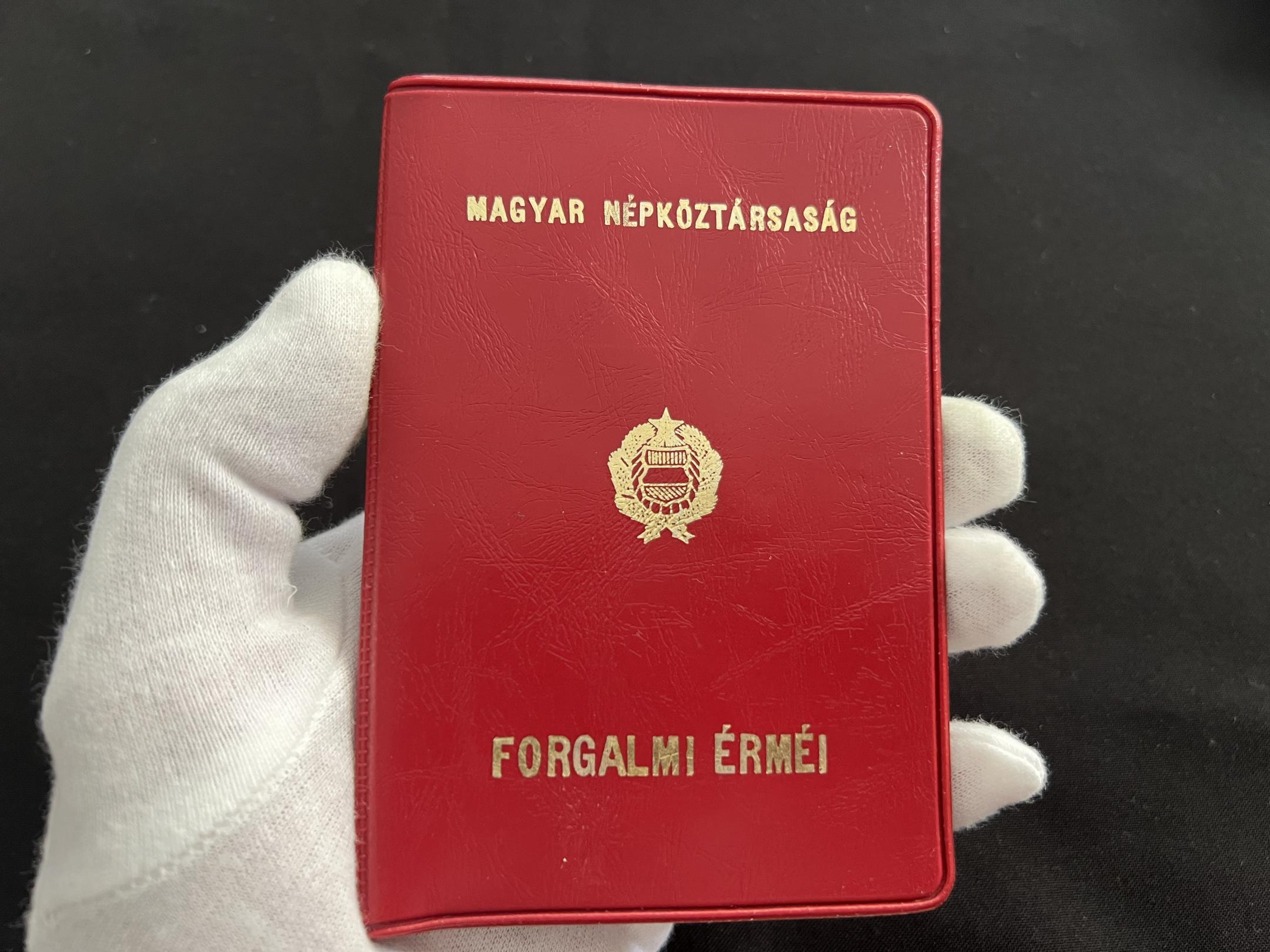 Műbőrtokos forgalmi sor ( 1971 ) piros 