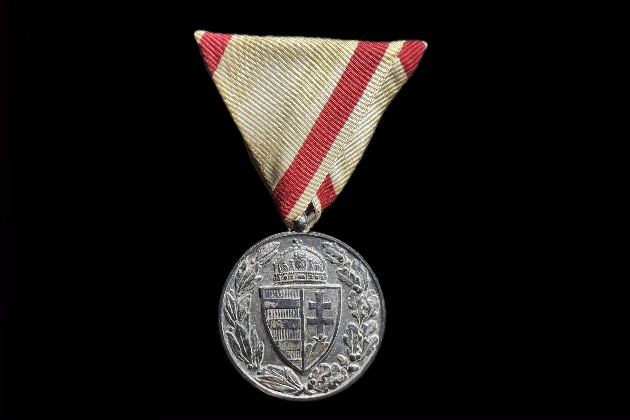Magyar Háborús Emlékérem Kitüntetés 1918 sisak nélkül Pro Deo et Patria 