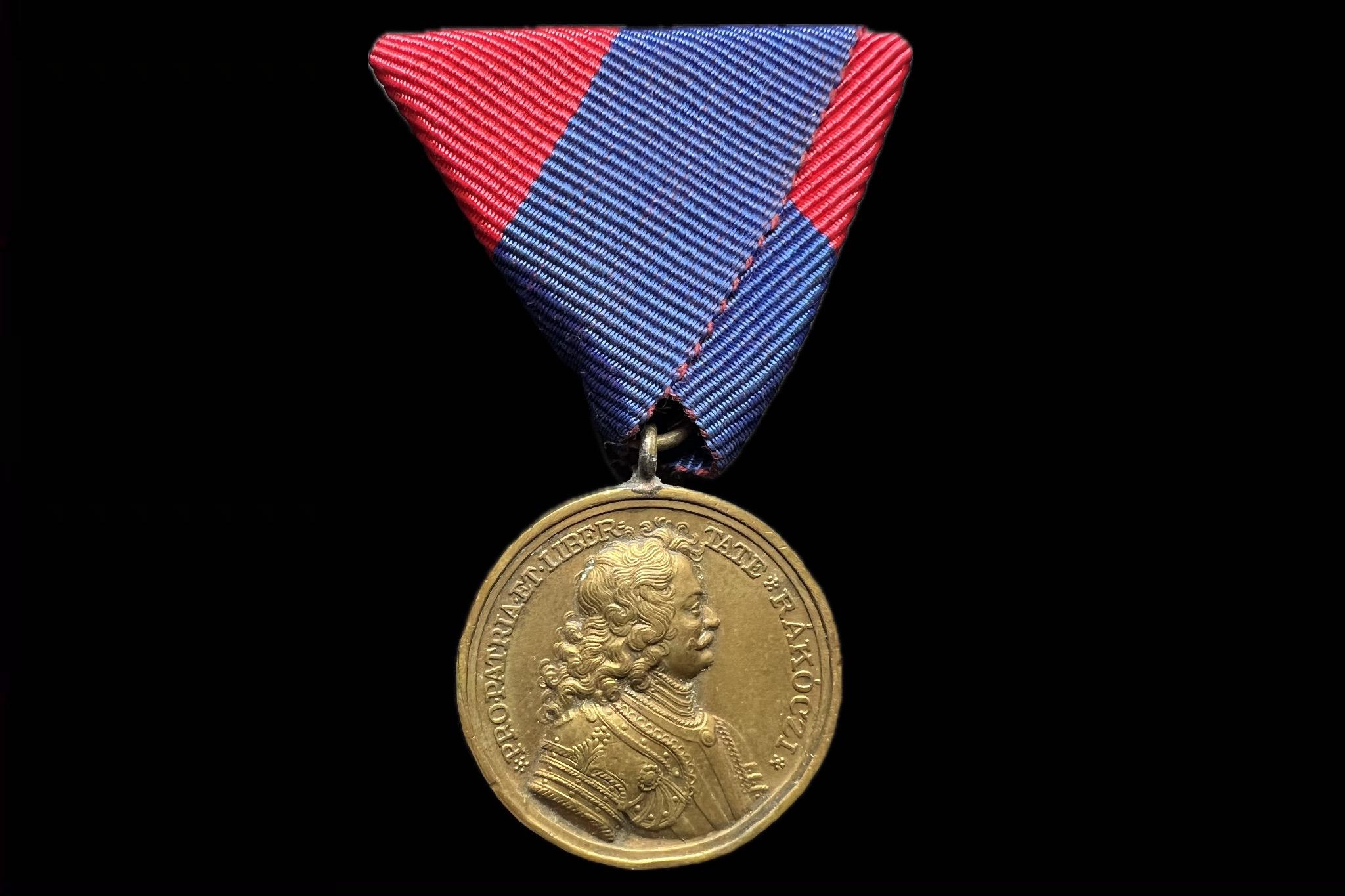 1938 Felvidéki Emlékérem, II. Rákóczi Ferenc bronz kitüntetés mellszalagon 
