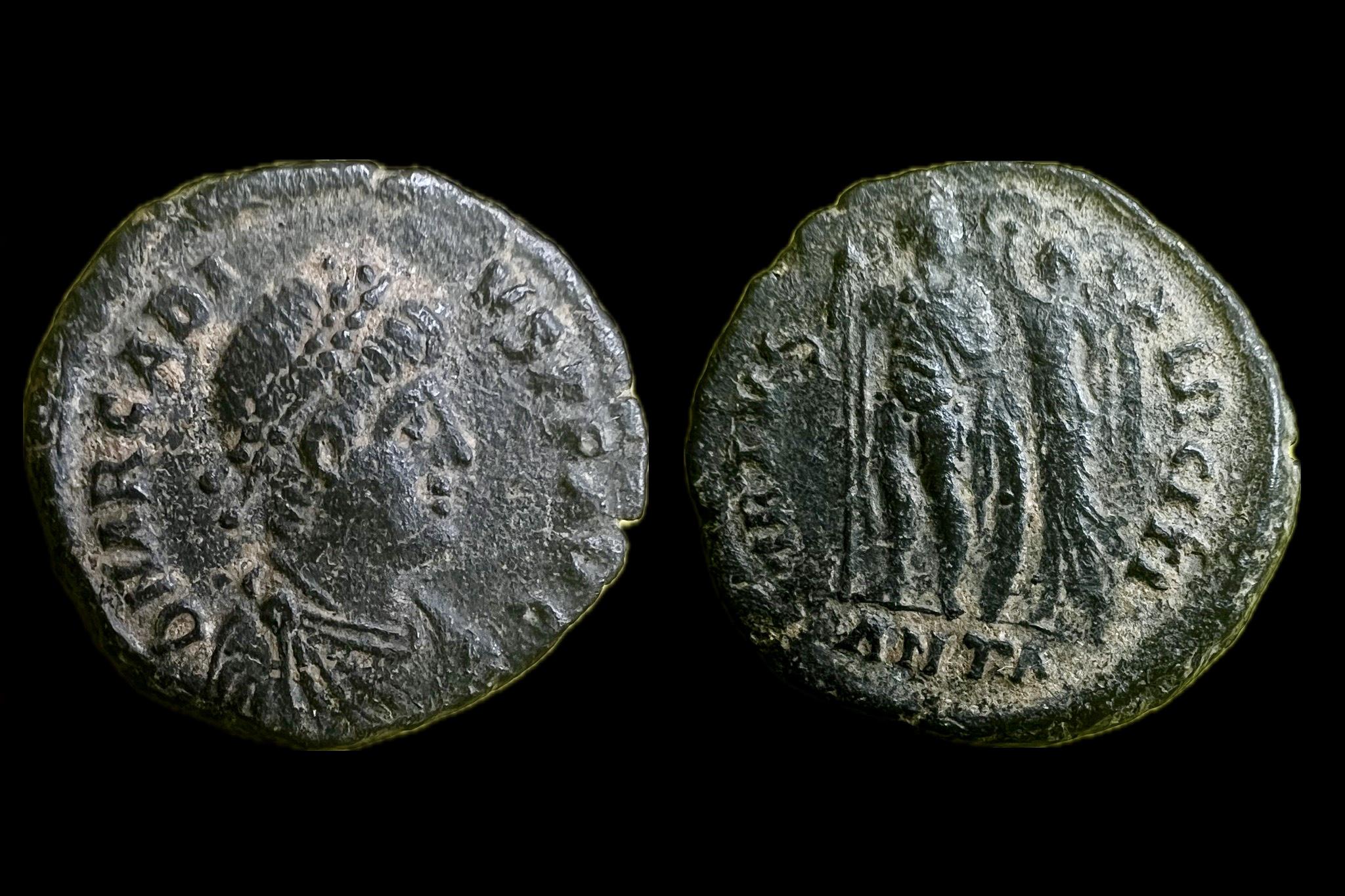 Arcadius (395-401) AE RIC X75