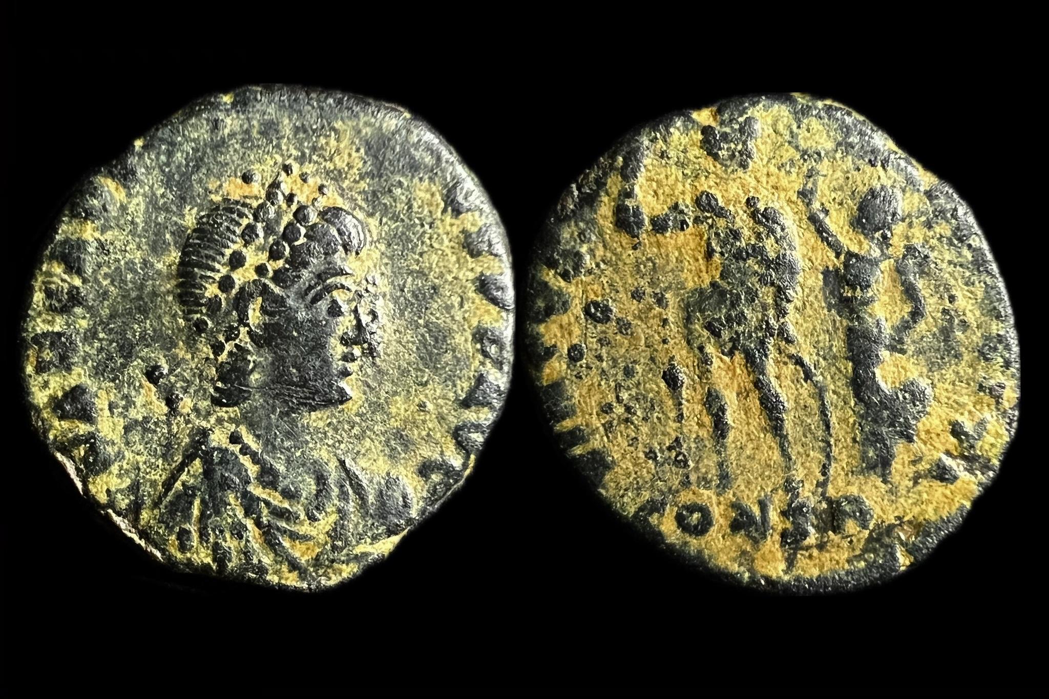 Arcadius (395-401) AE RIC X75 (sivatagi homok lerakódás)