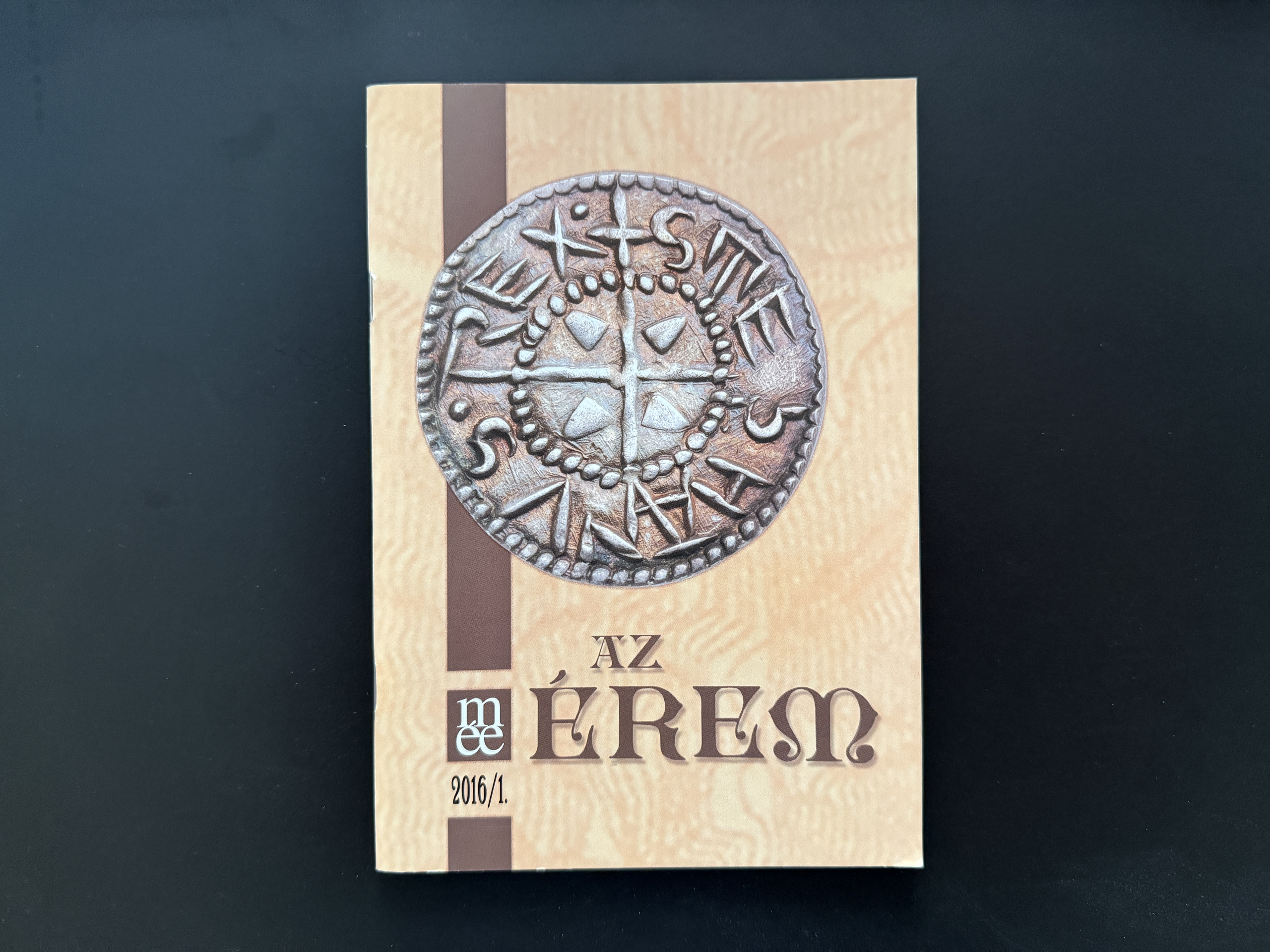 Az érem 2016/1