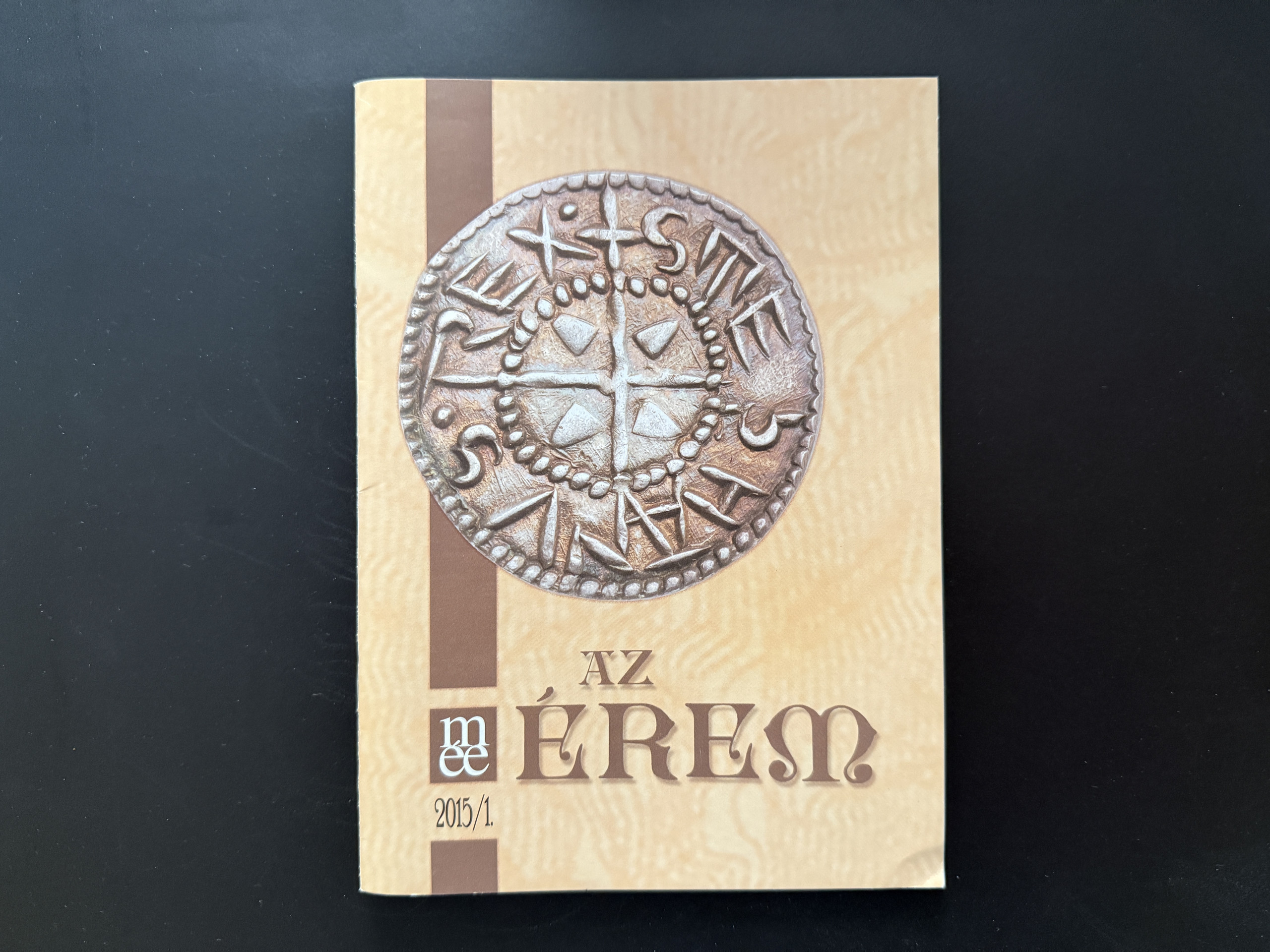 Az érem 2015/1