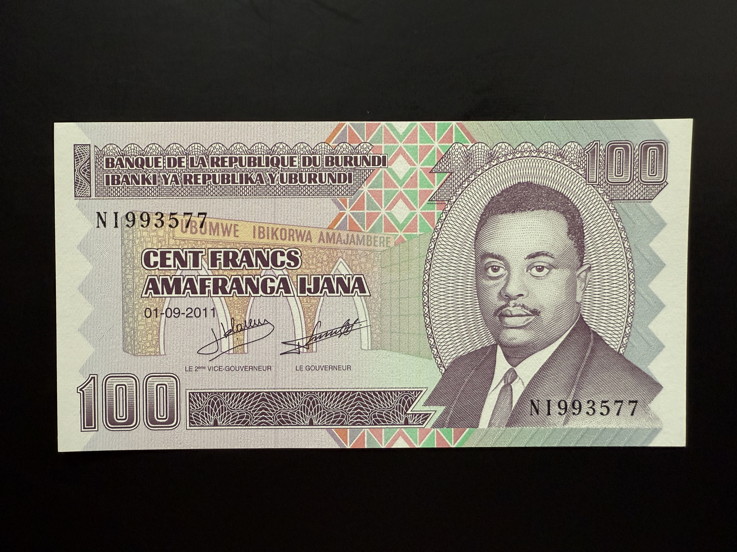 BURUNDI 100 Francs 1.9.2011 (P.44) UNC