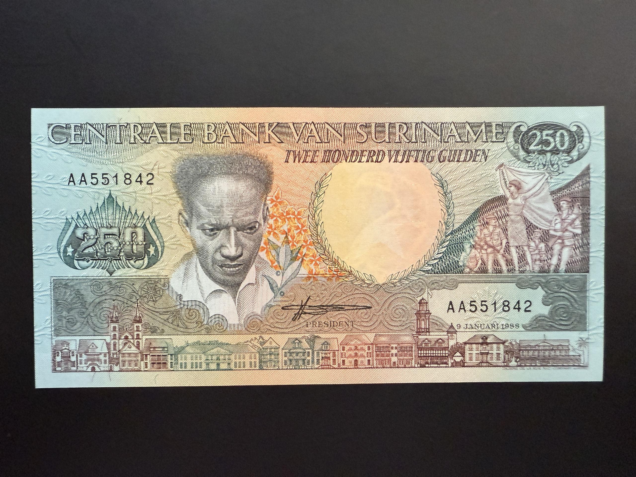 SURINAME 250 Gulden 9.1.1988 (P.134) UNC