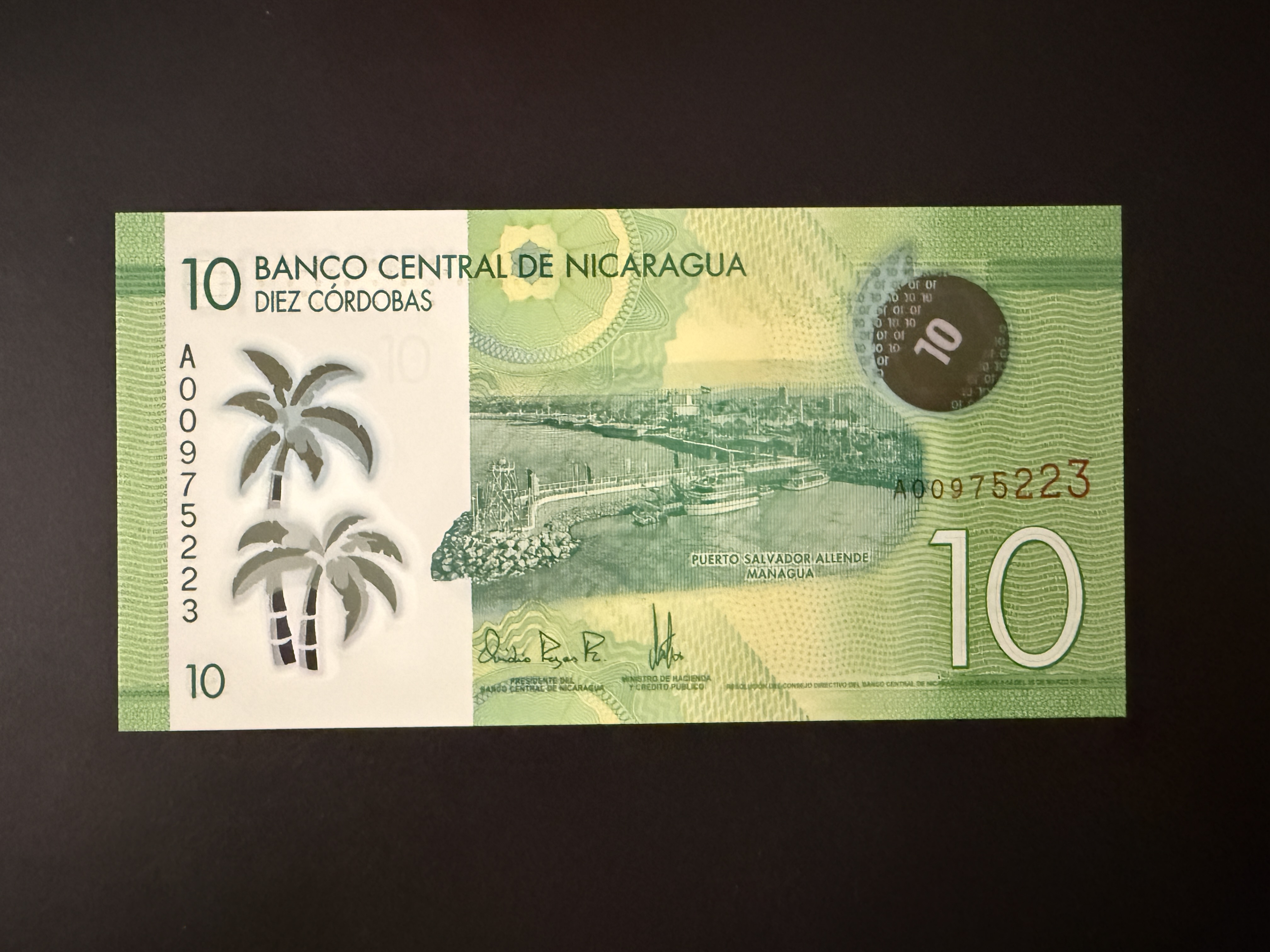 NORTH KOREA 10 Chon 1988 (P.33) UNC