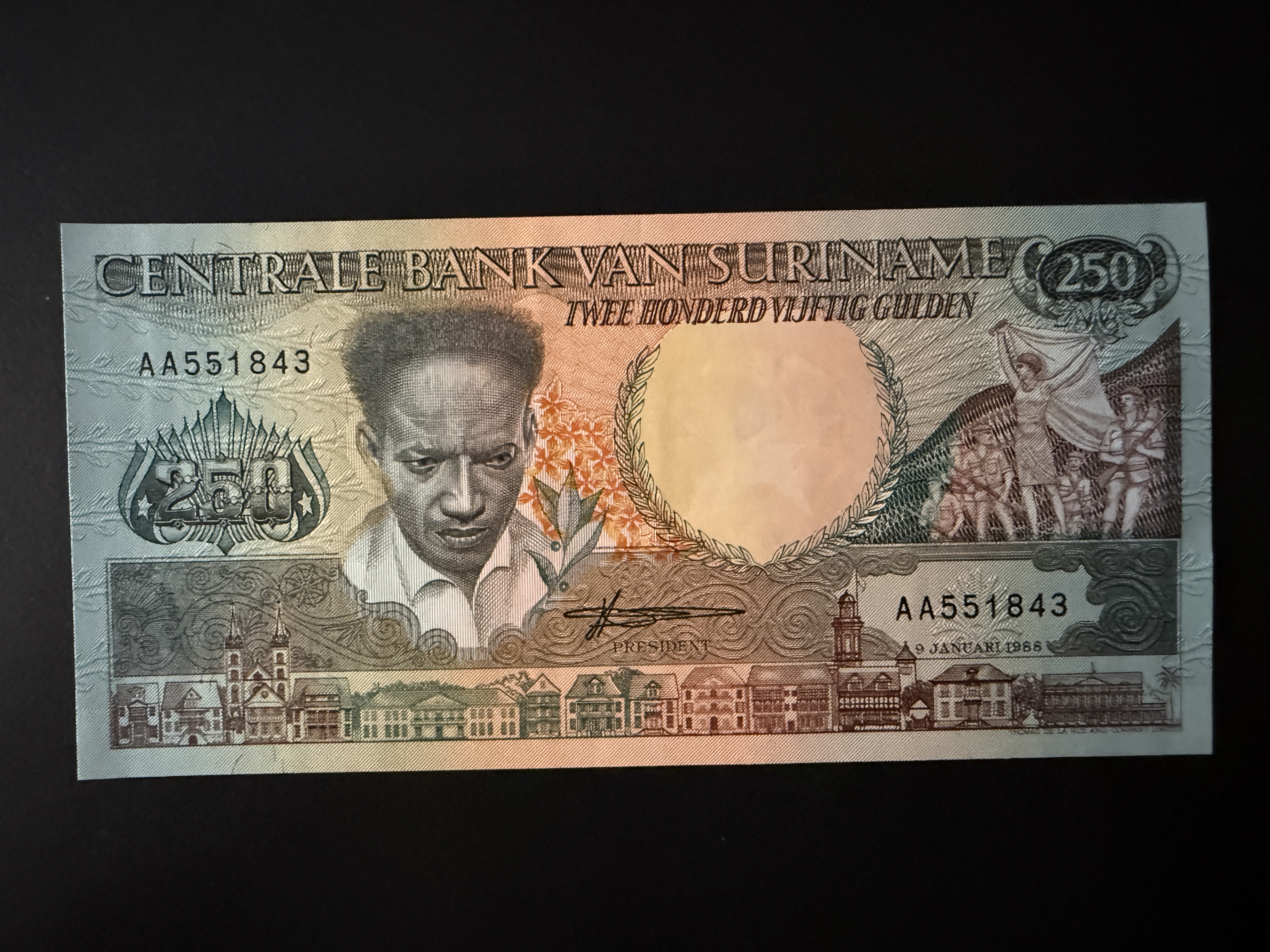 SURINAME 250 Gulden 9.1.1988 (P.134) UNC