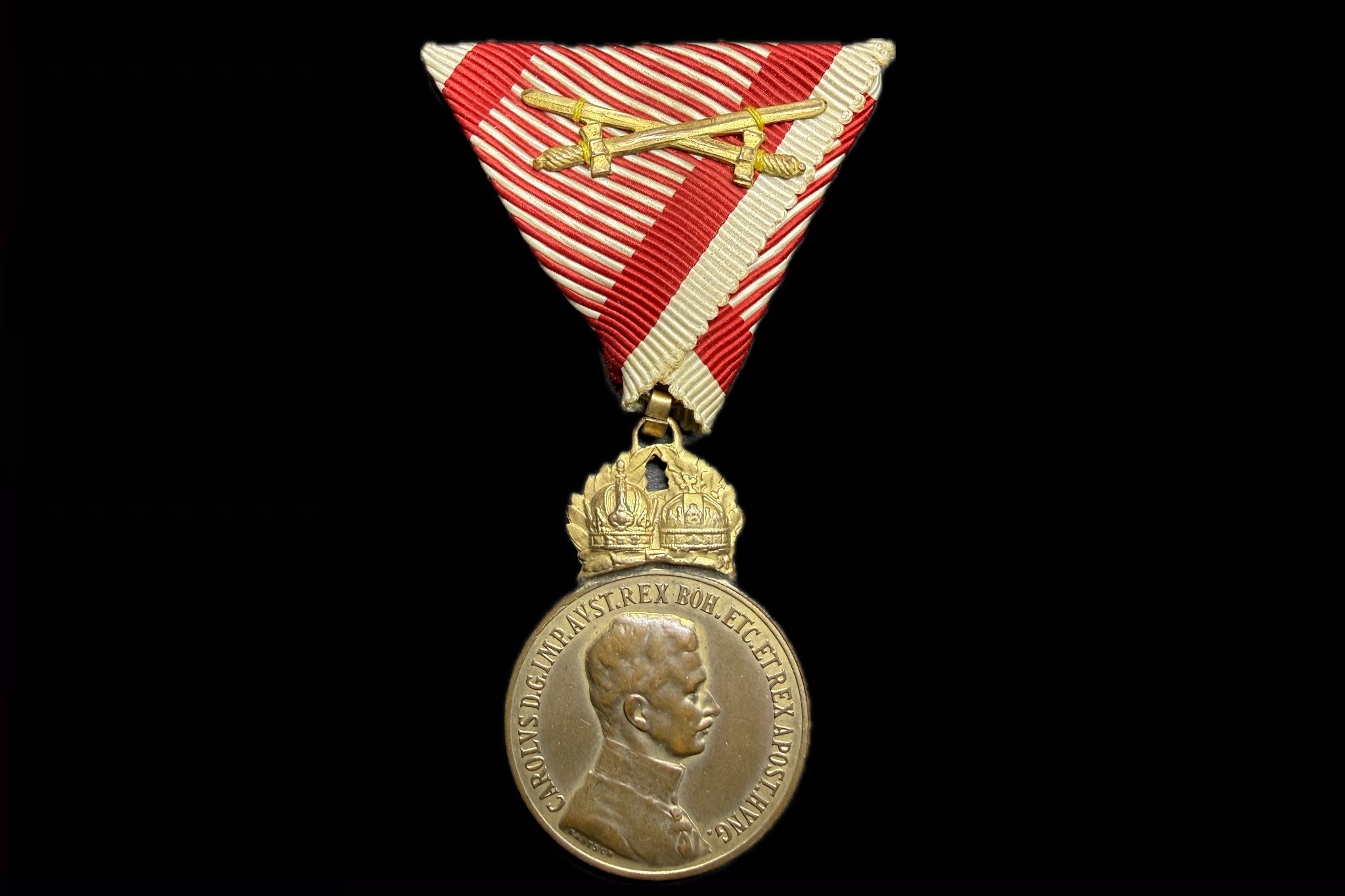 IV. Károly (1916–1918), Katonai Érdemérem (Signum Laudis) bronz fokozat, kardokkal, eredeti szalagon