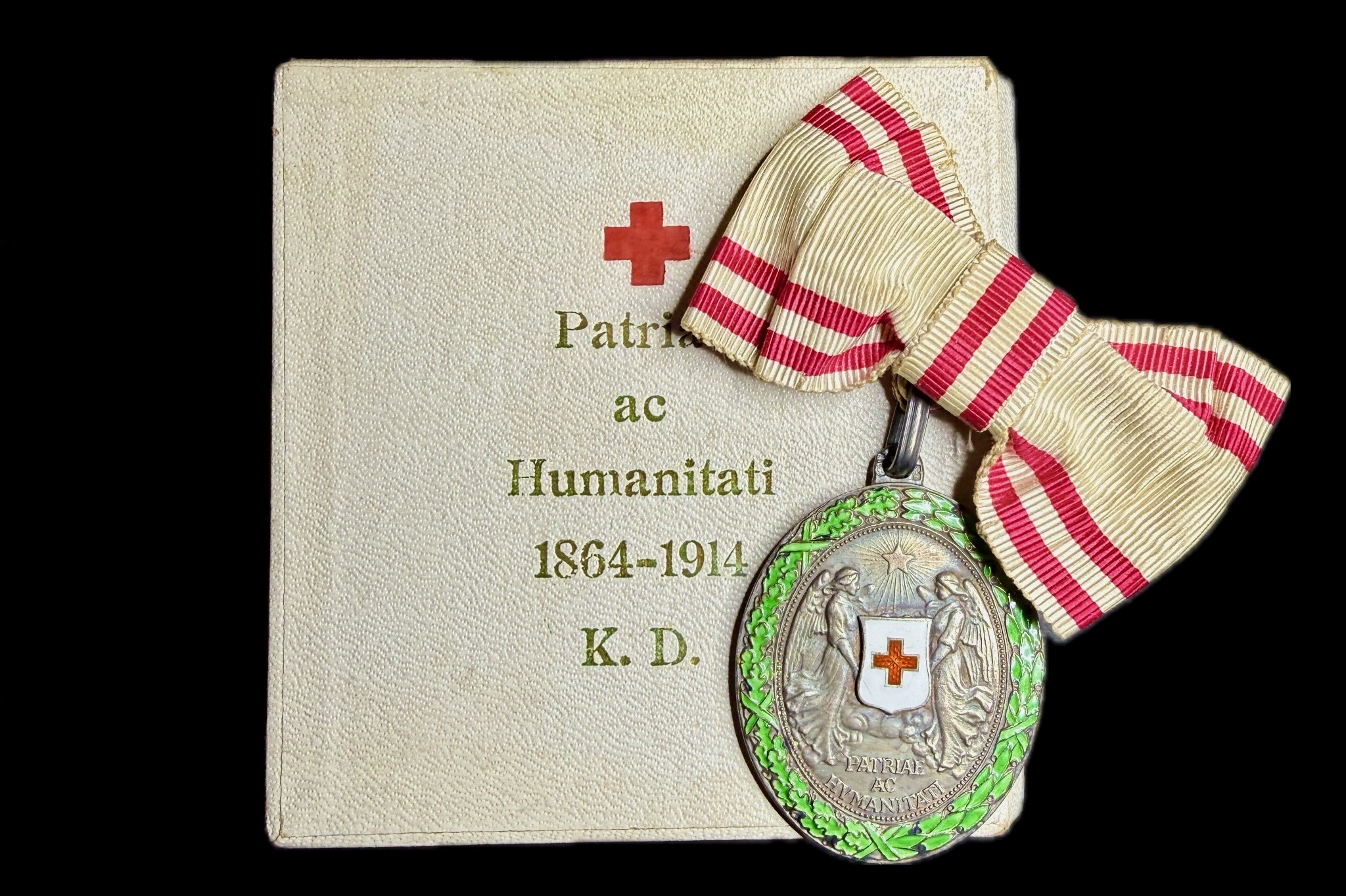 Vöröskereszt „Patriae ac Humanitati” emlékérem (1864–1914) eredeti szalagon díszdobozban