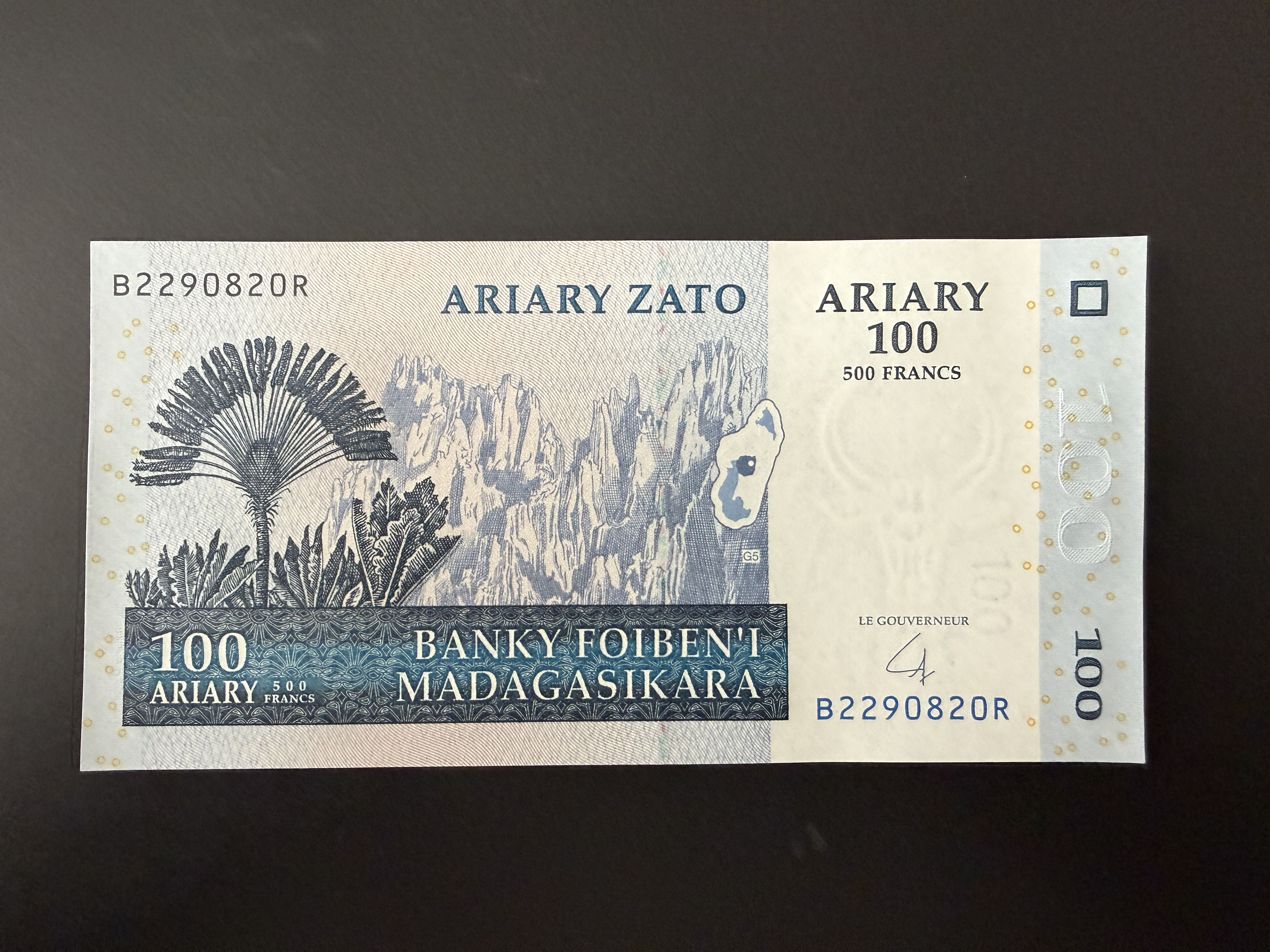 MADAGASCAR 100 Ariary ND (2004) (P.86) UNC