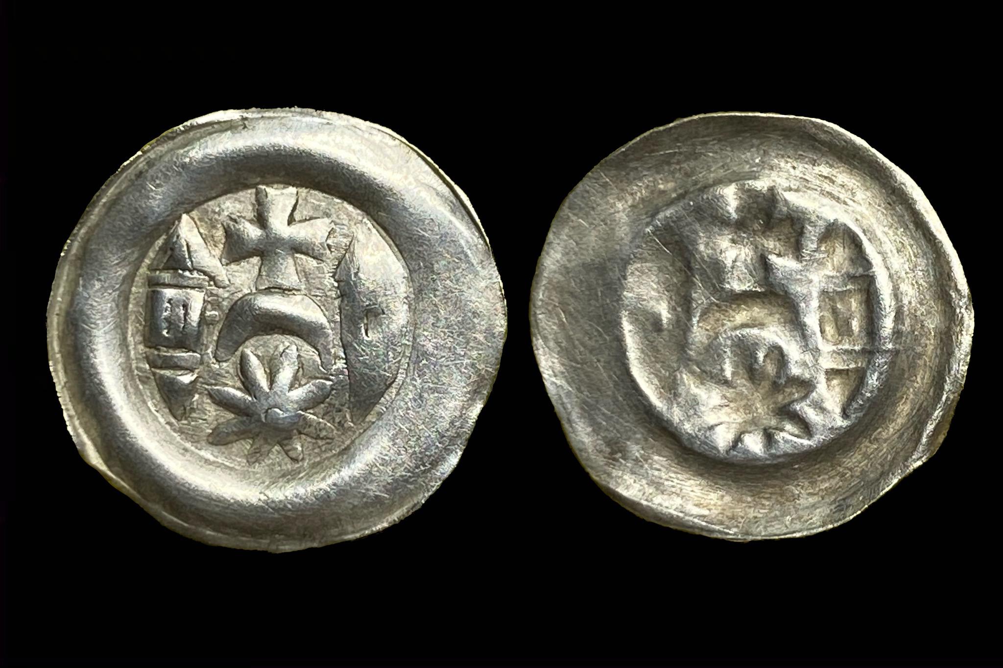 III-IV. Bela kora bracteat Éh-124