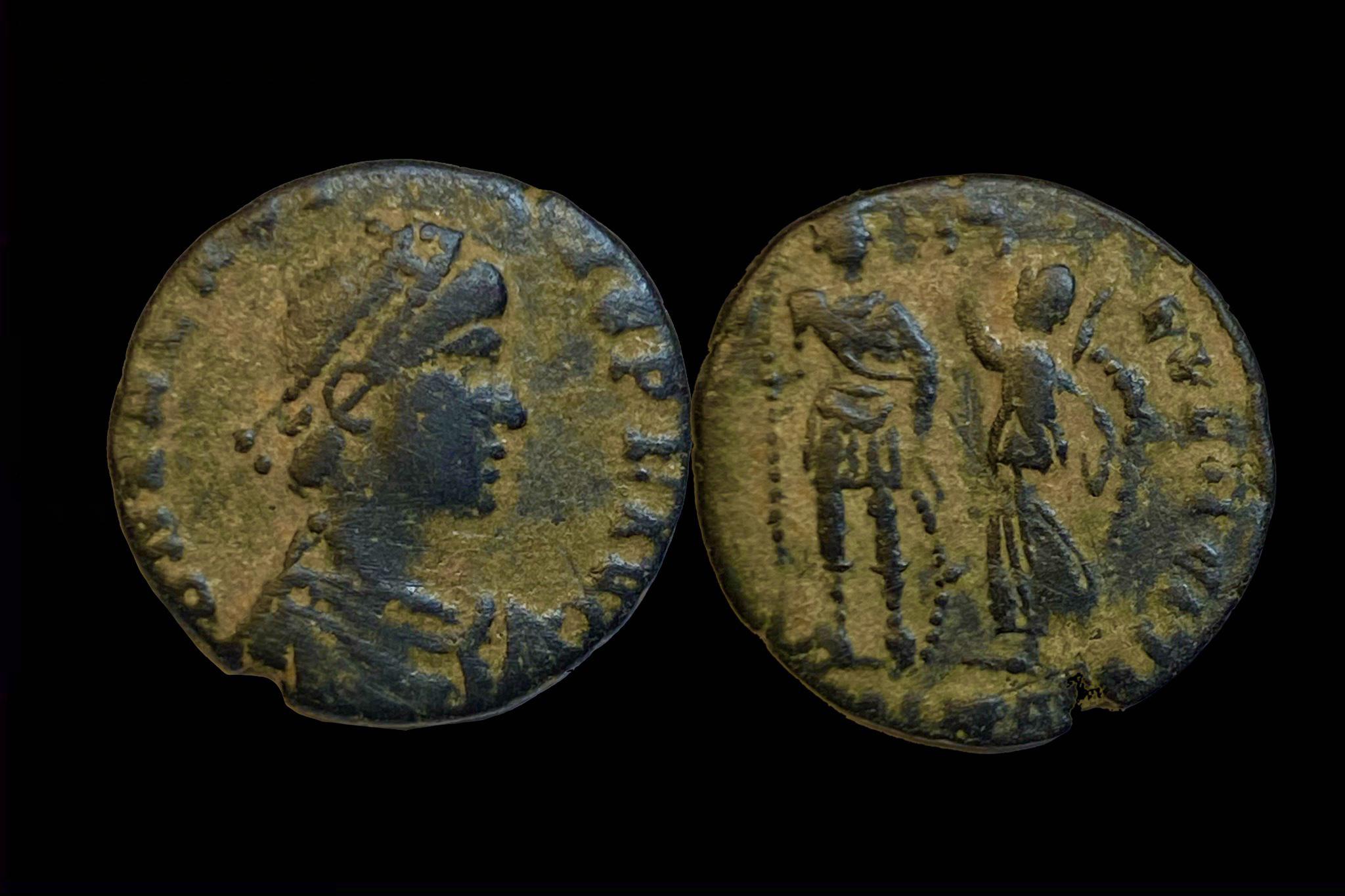 Arcadius (383-408) AE3 RIC X62