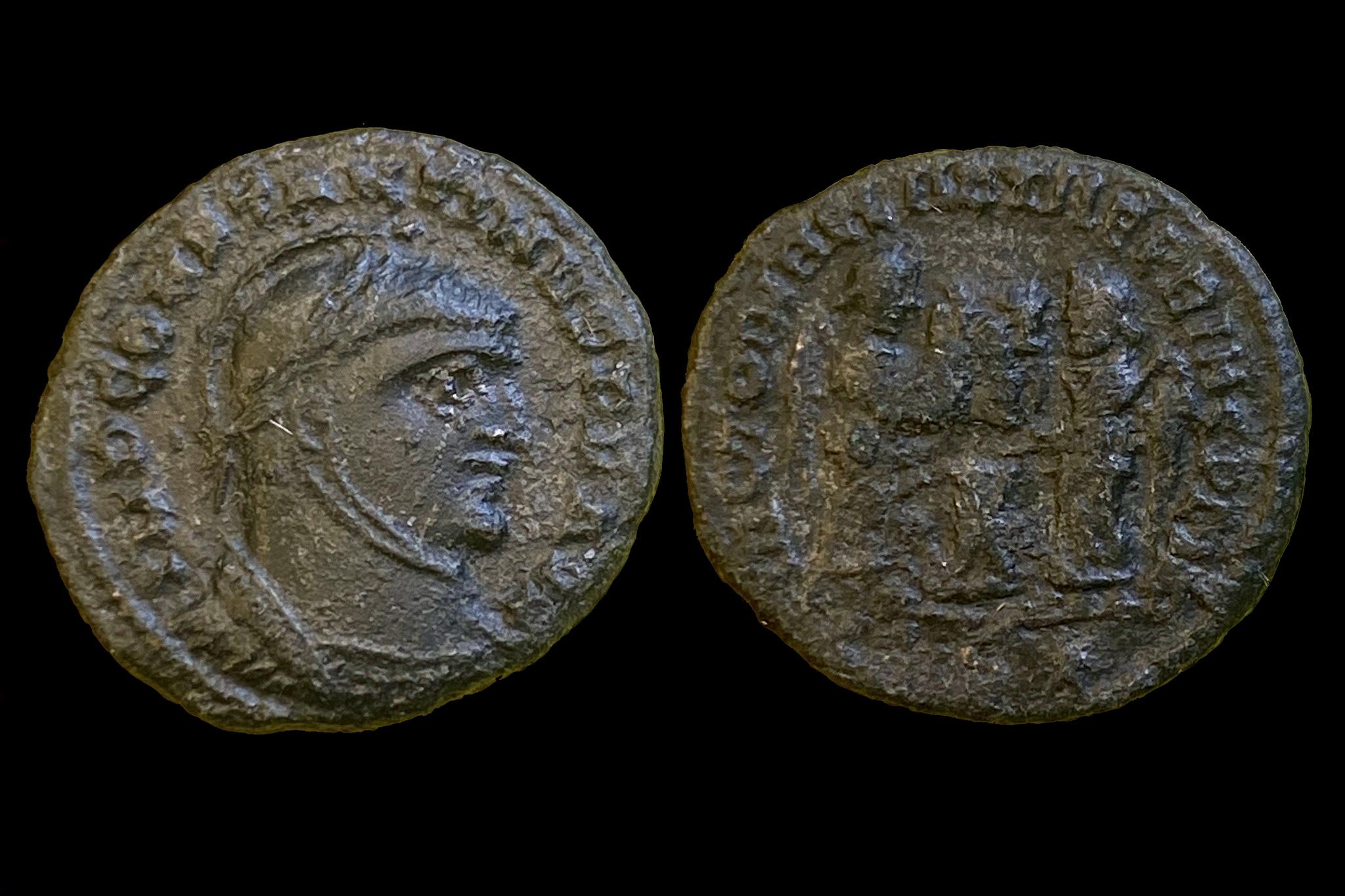 I. Constantine (318-319)  AE3 RIC VII 54