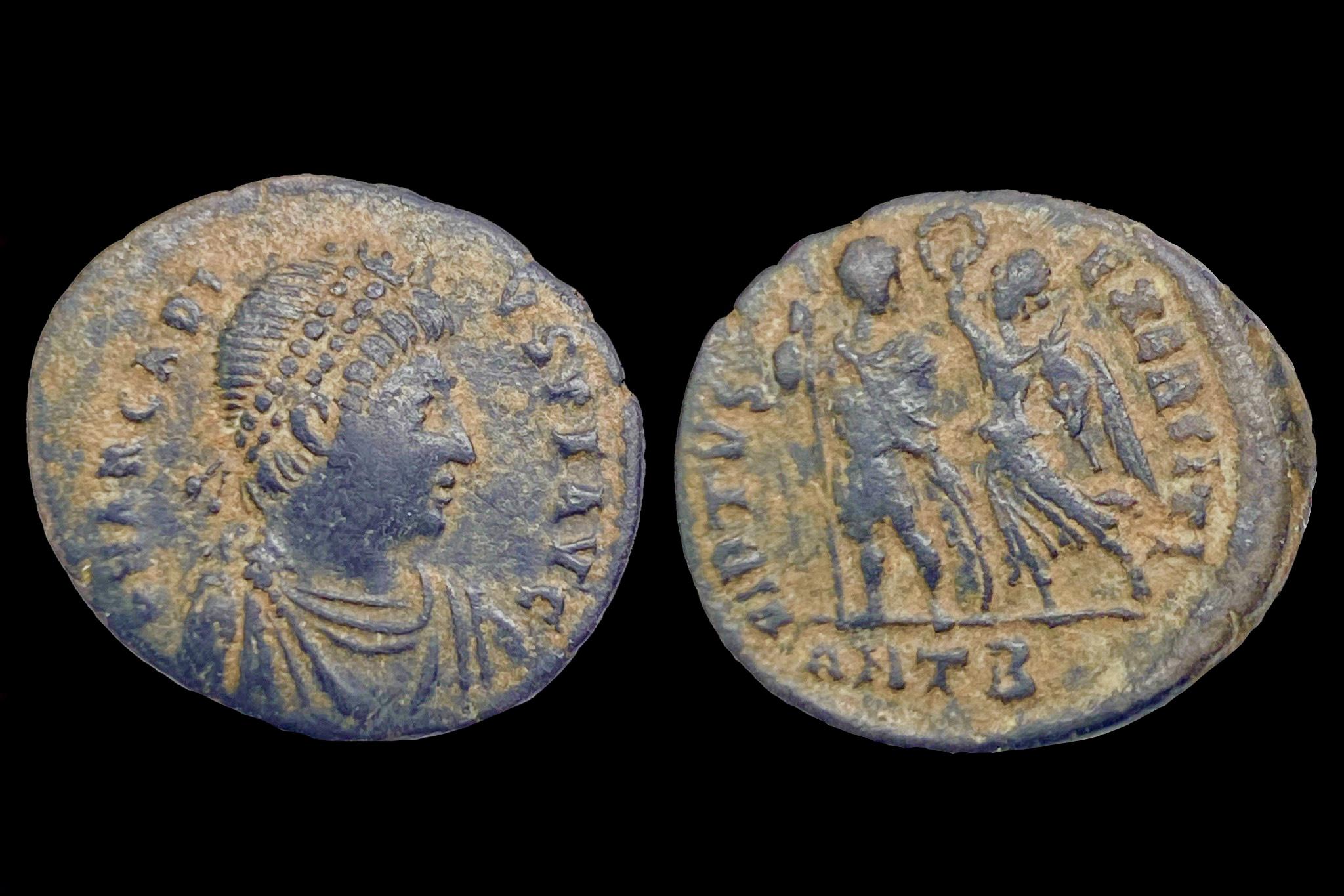 Arcadius (395-401) AE4 RIC X75 (sivatagi homok lerakódás)