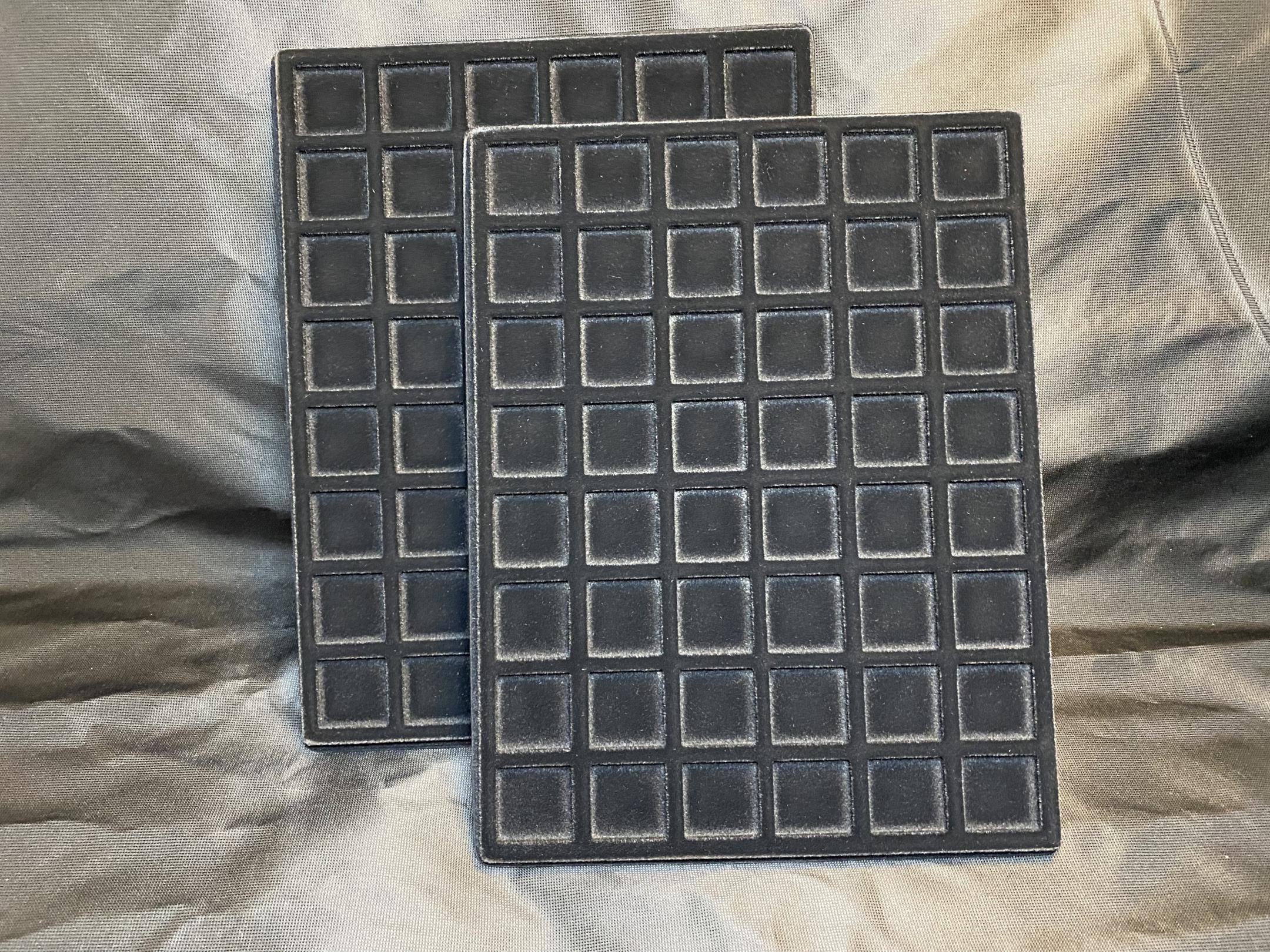 48 fészkes 31x31mm (fekete) 310x240mm ÚJ 2db 
