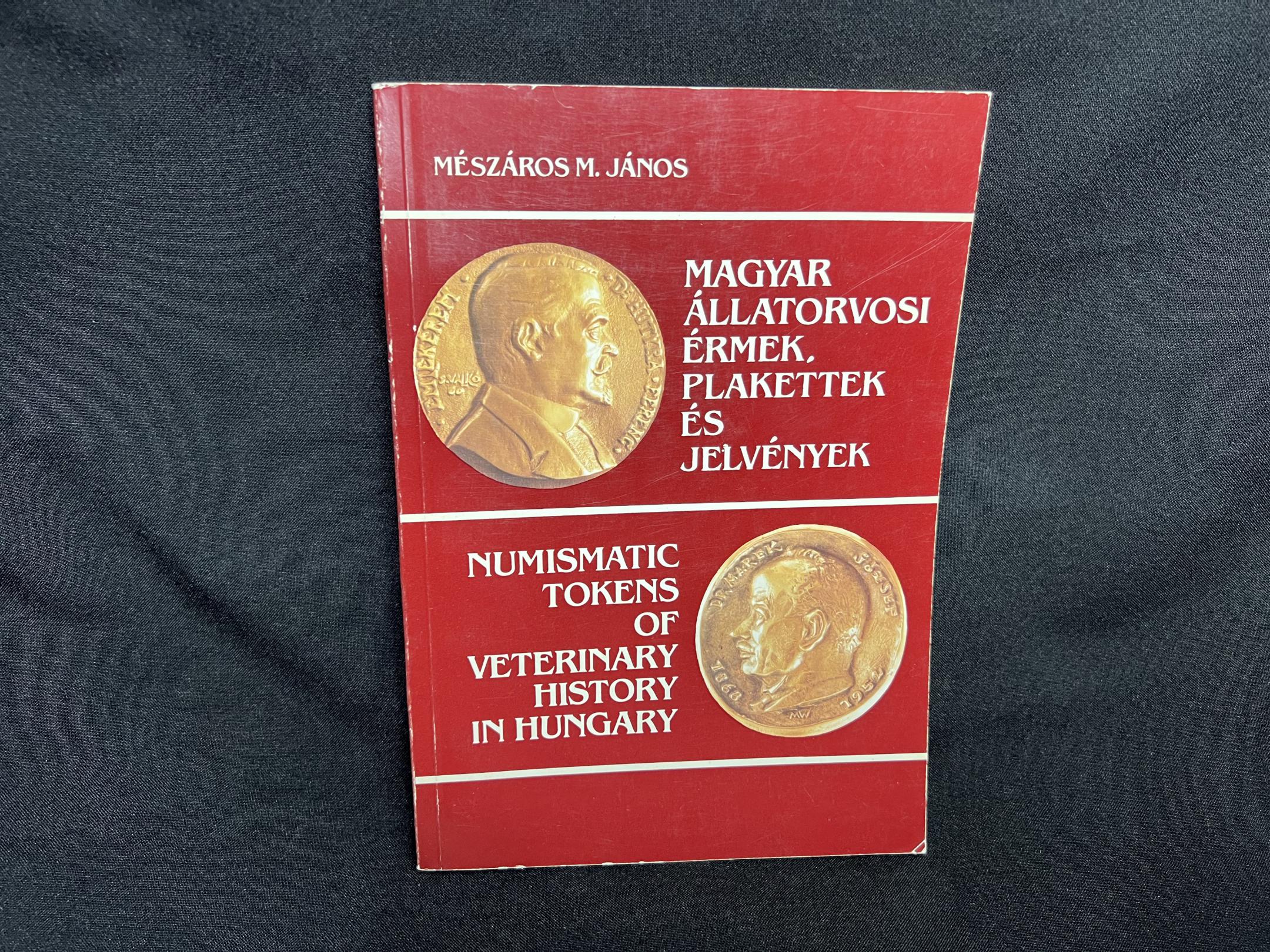 Mészáros M. John: Magyar Állatorvosi érmek, plakettek és jelvények