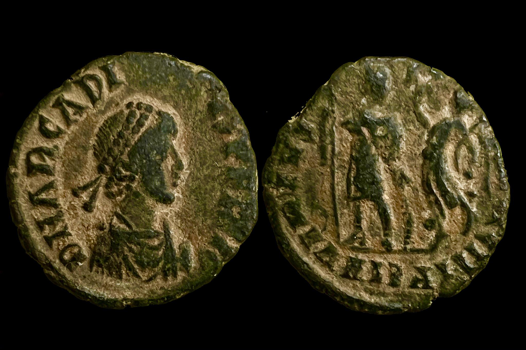 Arcadius (395-401) AE4 RIC X75 (sivatagi homok lerakódás)