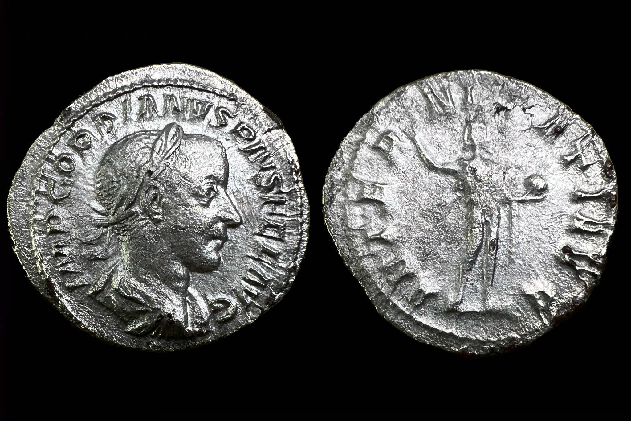 III.Gordian (i.sz.238-244) Denár!    IMP GORDIANVS PIVS FEL AVG  AETERNITATI AVG RIC111