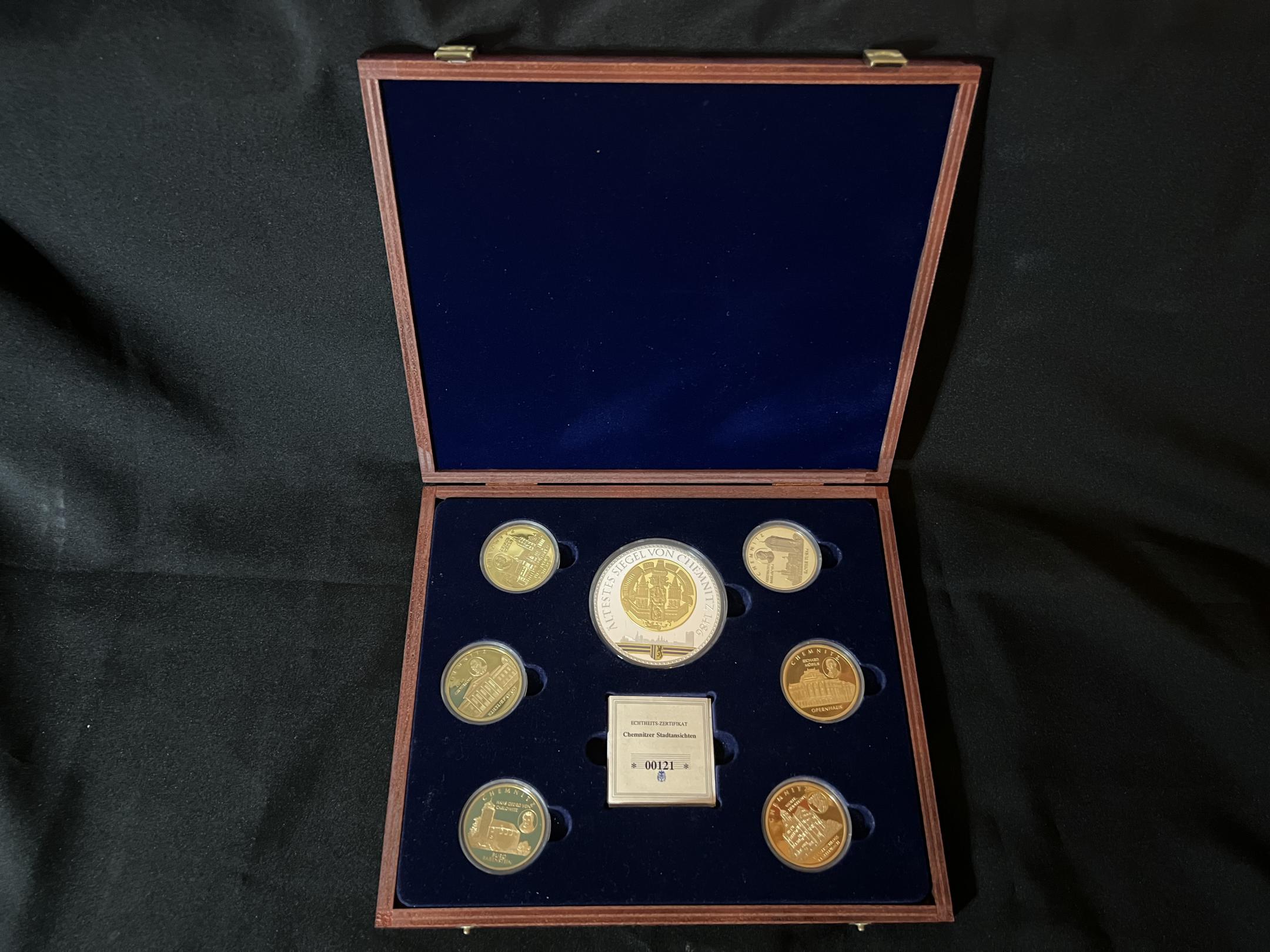 7 érem Chemnitz város nevezetességeiről díszdobozban 