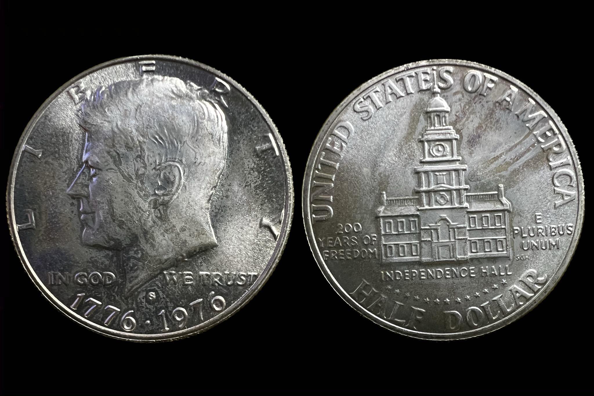 USA (1776-1976 Bicentennial) UNC Kennedy half dollar S KM205 