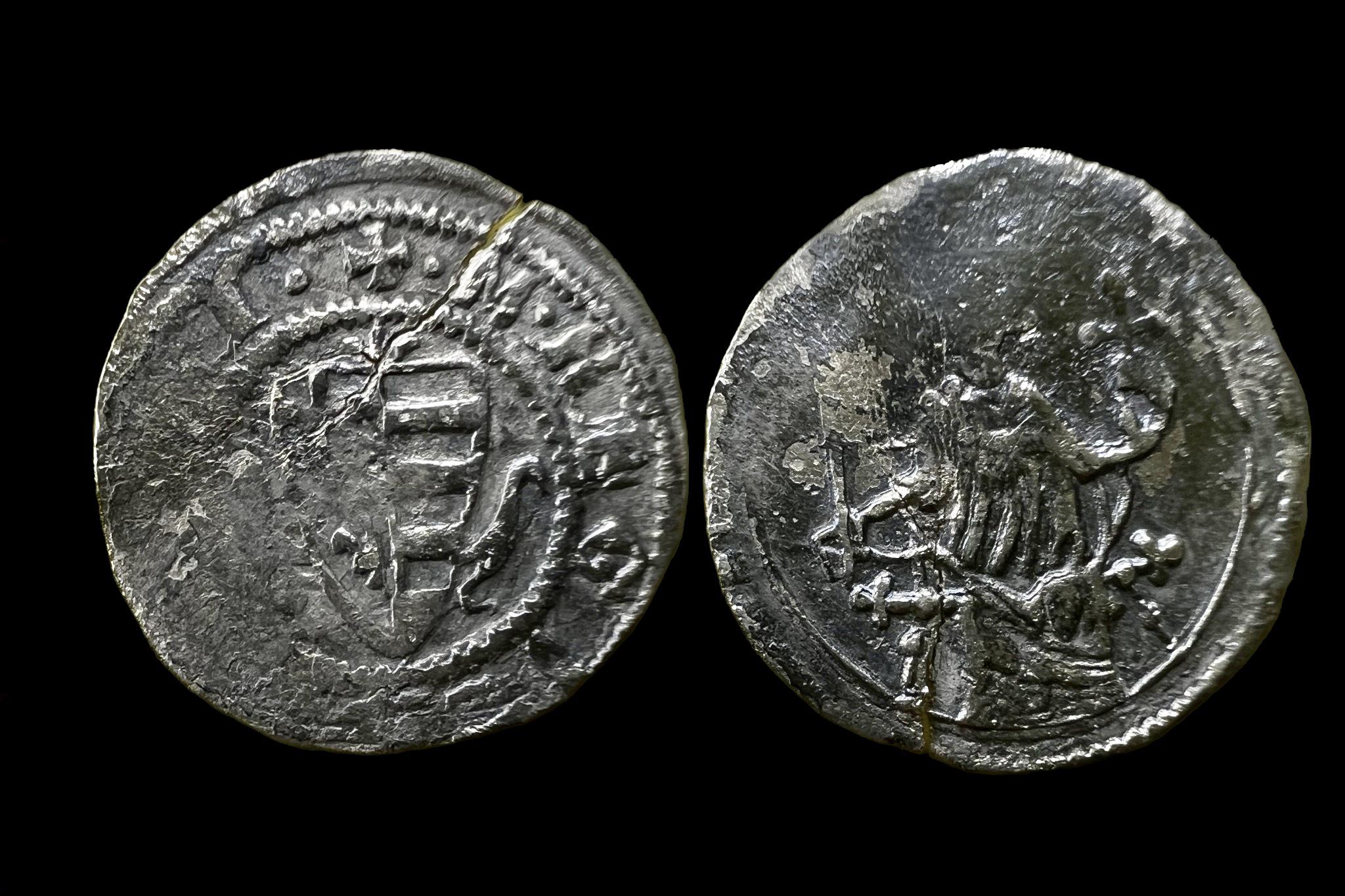 Károly Róbert RR! Éh-400 obulus (repedés)