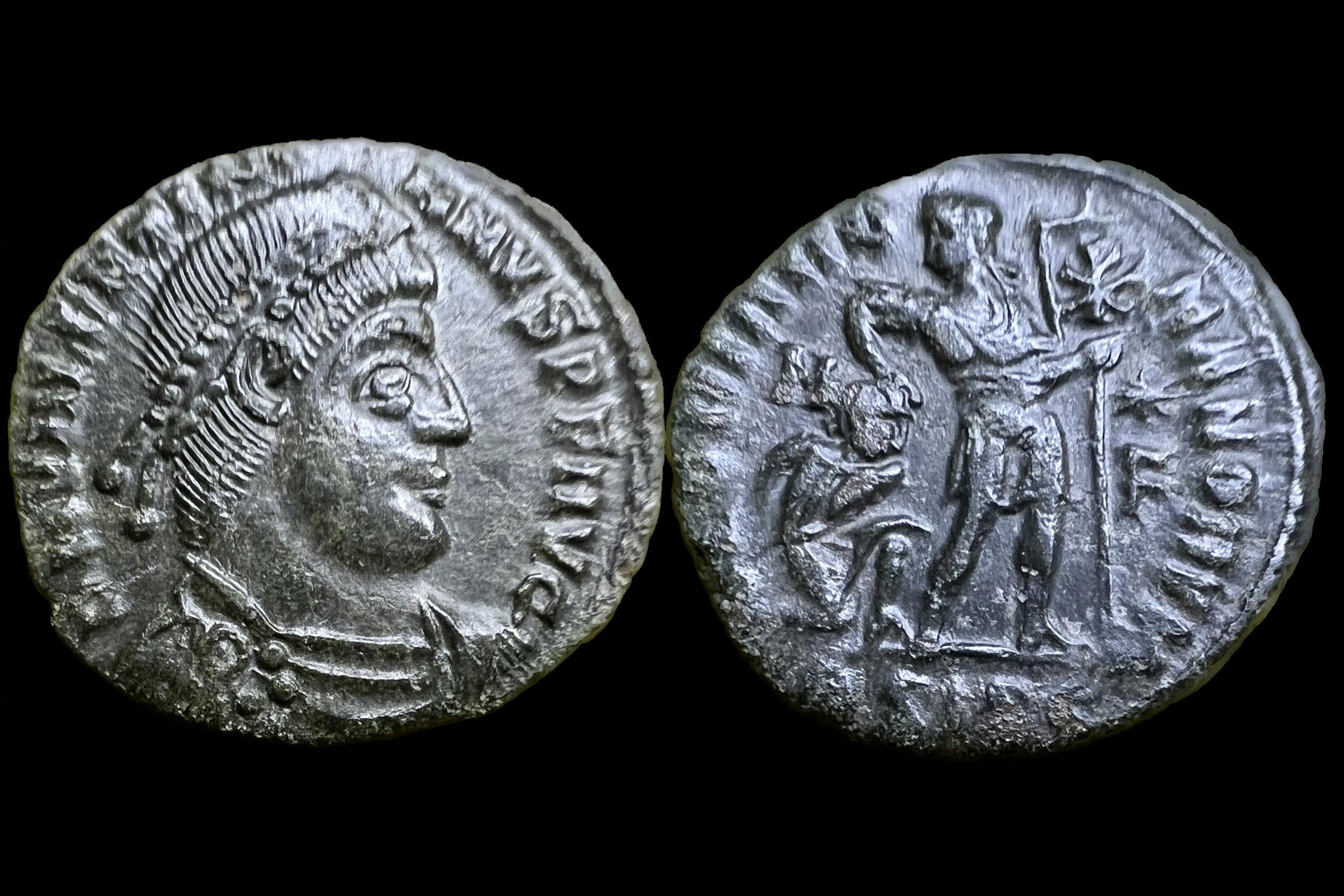 Valentinian (i.sz.364-375) AE RIC14a 
