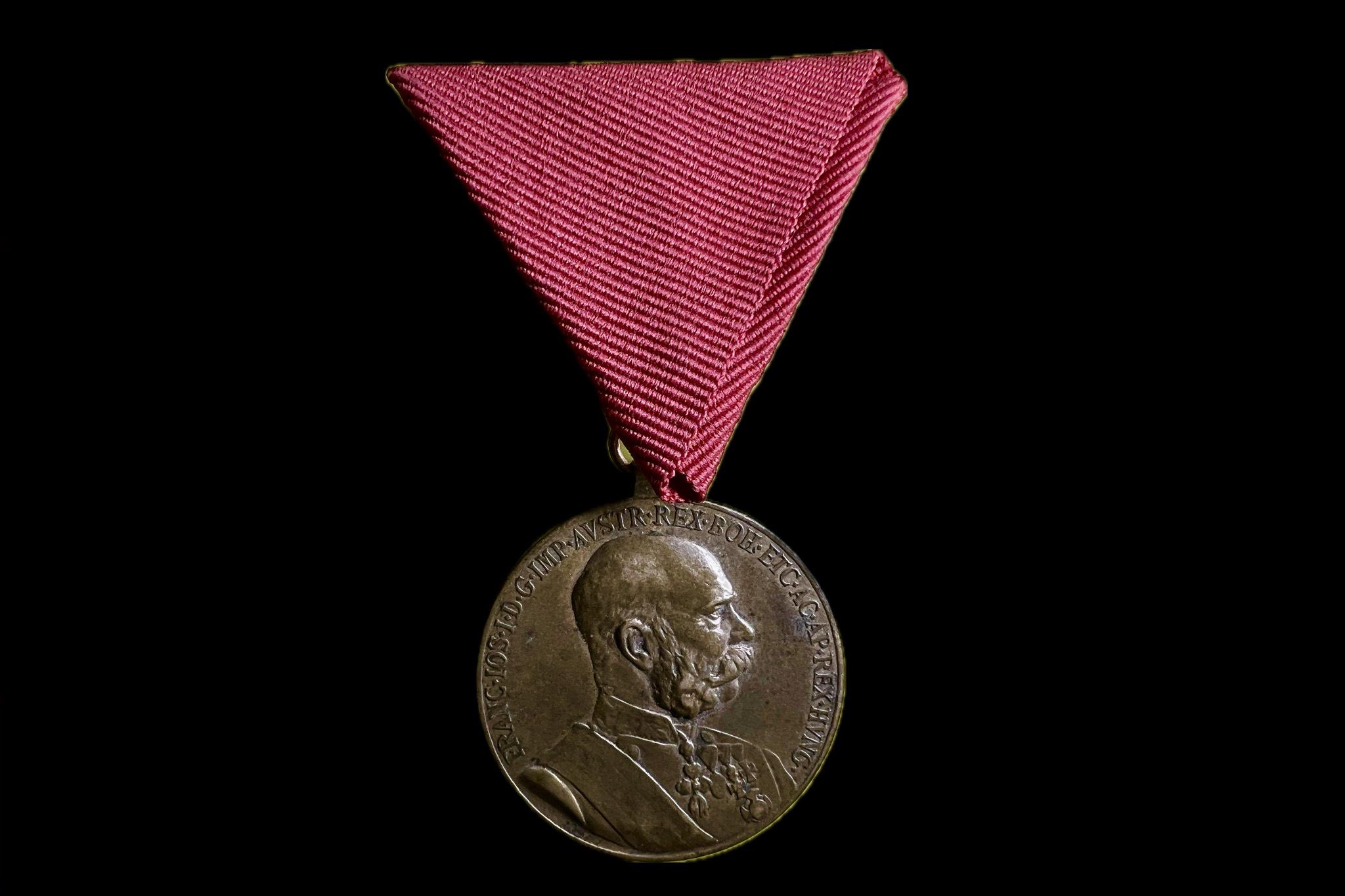 Ferenc József Jubileumi emlékérem a Fegyveres Erő számára