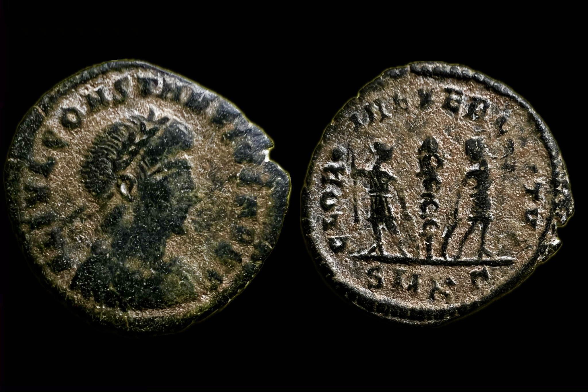 Constans (306-337) AE sivatagi patina FL IVL CONSTANS NOB C GLOR - IA EXERC – ITVS RIC 89